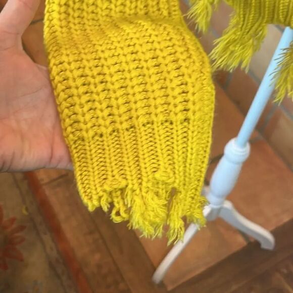 Young Fabulous & Broke Yellow Cable Knit Distressed Hem/Sleeve Sweater, size M/L - Picture 5 of 9